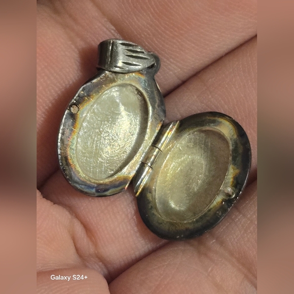 VINTAGE 925 STERLING SILVER PENDANT OVAL LOCKET - Picture 4 of 6